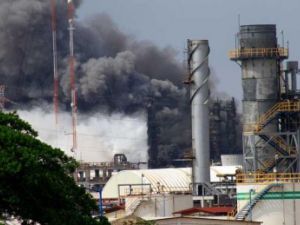 ثلاثة قتلى و30 جريحا بانفجار في منشأة نفطية في المكسيك