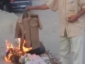 يحرق ملابسه العسكرية  - مشهد من يوتيوب