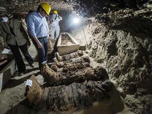اكتشاف مقبرة أثرية تضم 28 مومياء وسط مصر
