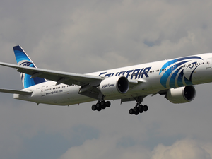  المسؤولين أفادوا بأنه لم يتضح بعد ما إذا كان الحريق نجم عن خلل ميكانيكي أو نتيجة عمل مدبر