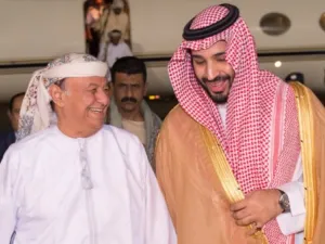 ارشيف، الرئيس اليمني عبد ربه منصور هادي (يسار) وولي ولي العهد السعودي الأمير محمد بن سلمان
