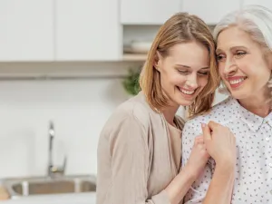 الأمومة أعظم هبة خص الله بها النساء