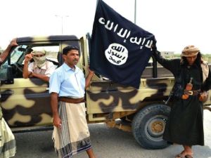 "القاعدة" تفجر مبنى للجيش في المكلا جنوب شرقي اليمن