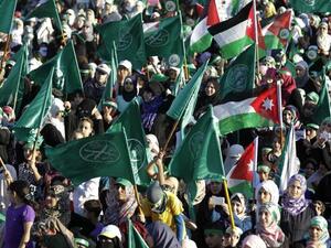 Jordanian supporters of the Muslim Brotherhood gather during a protest to celebrate the "Gaza victory" in the war against Israel, in the capital Amman on August 8, 2014. (AFP/Khalil Mazraawi)