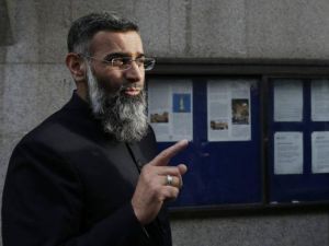 الداعية البريطاني المتشدد انجم شودري