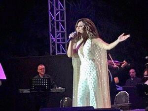 نجوى كرم تتألق بالجمبسوت البراق من تصميم المبدع نيكولا جبران