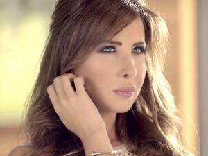 نانسي تغضب الجمهور بـ(صندلها)!!