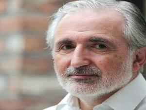  الطبيب كردي يؤم الصلاة في مسجد المركز الإسلامي في ألترينشام،