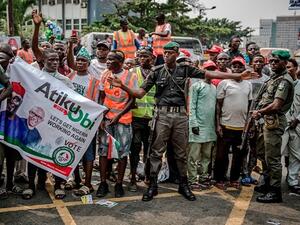 مقتل عدد من أنصار الرئيس النيجيري في تجمع انتخابي
