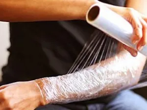 لف الجسم بالنايلون تساعد المرأة على الحصول على جسم رشيق 
