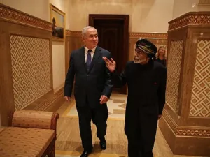 قاسمي: الزيارة جاءت بضغط أمريكي على السلطنة