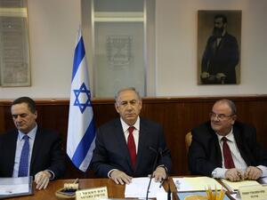 Israeli Prime Minister Benjamin Netanyahu chairs the weekly cabinet meeting at his office in Jerusalem on February 28, 2016. (AFP/Ronen Zvulun)