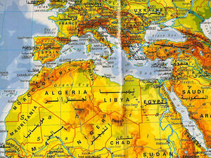 عضو الكنيست نحمان يشاي تقدم بمشروع القانون، لإطلاق القناة عبر الأقمار الصناعية