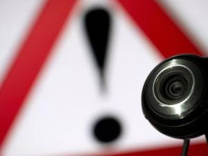 قدرة أجهزة المخابرات الأميركية على تشغيل الكاميرات في أجهزة المستخدمين دون علمهم