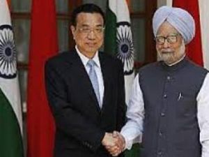 رئيس الوزراء الصيني لي كه تشيانغ ونظيره الهندي مانموهان سينغ