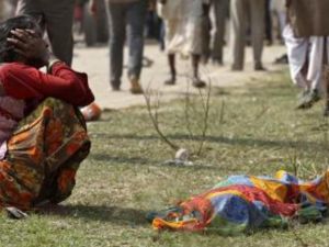 الحادث تسبب به مجموعة من الشباب، ضاقت من الانتظار، فنشرت شائعة بأن الجسر على وشك الانهيار