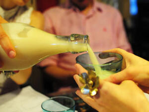 العشرات من الاندونيسيين يلقون حتفهم سنويا عقب تناول المشروبات الكحولية المصنوعة محليا