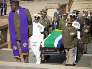 يتم نقل الجثمان يوميا جيئة وذهابا من المستشفى العسكري إلى يونيون بيلدينجز