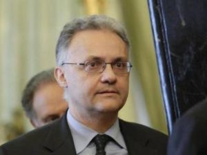 وزير الدفاع الإيطالي ماريو ماورو