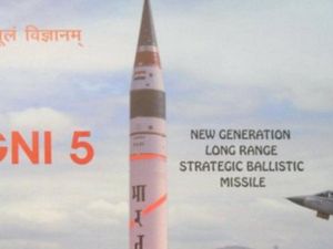 شهد كبار المسؤولين العسكريين عملية إطلاق الصاروخ التي وصفت بأنها قفزة كبيرة في قدرات الدفاع الهندية