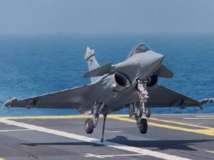 فرنسا تأمل بيع 60 مقاتلة فرنسية من طراز رافال للإمارات