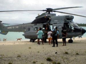 المروحية التابعة لشركة CHC في طريقها من حقل الجرف النفطي التابع لشركة "توتال"