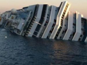 السفينة كوستا كونكورديا اصطدمت بصخرة قبالة جزيرة جييليو التابعة لمقاطعة توسكانيا
