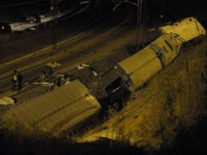 وقع الحادث عندما خرج قطار عن القضبان بالقرب من مدينة سانتياغو دي كومبوستيلا الإسبانية