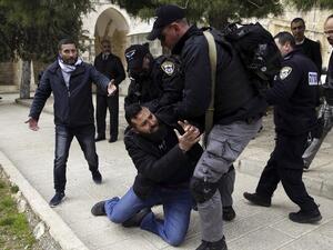 اصابات واعتقالات خلال اقتحام القوات الاسرائيلية للاقصى