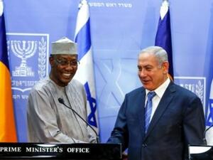 مصافحة بين رئيس تشاد ادريس ديبي ورئيس وزراء اسرائيل بنيامين نتانياهو في القدس في 25 تشرين الثاني/نوفمبر 2018.

