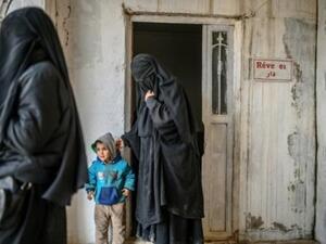 فرنسيتان معتقلتان في سوريا تطمحان للعودة إلى بلدهما 
