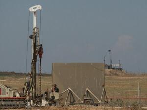 إسرائيل تشرع في بناء جدار مع غزة