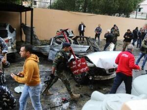 قوات الامن اللبنانية تضرب طوقا أمنيا في موقع انفجار سيارة مفخخة في صور جنوب لبنان اصيب فيه محمد حمدان وهو مسؤول في حركة حماس الفلسطينية

