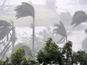 انقض الإعصار إيداي على وسط موزمبيق مساء الخميس، ثم واصل زحفه المجنون الى زيمبابوي
