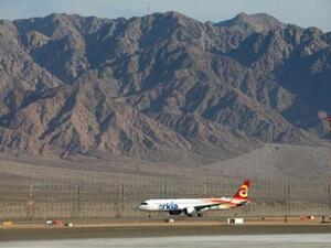 طائرة في المطار الإسرائيلي الجديد
