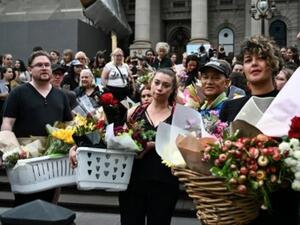 مشاركون في مراسم تأبين الطالبة من عرب اسرائيل آية مصاروة التي تعرضت للاغتصاب والقتل، في ملبورن

