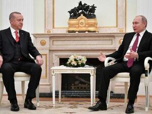 الرئيس الروسي فلاديمير بوتين (يمينا) ونظيره التركي رجب طيب ارودغان في الكرملين 

