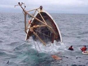 غرق مركب صيد كان يقل حوالى 450 مهاجراً