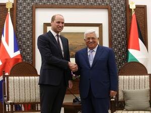 الرئيس الفلسطيني عباس خلال استقباله الأمير وليام، نجل ولي العهد البريطاني