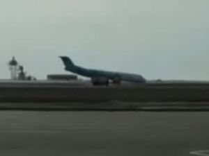 طائرة ركاب من طراز "فوكر-100" تابعة لشركة "BEK AIR" الكازاخستانية 