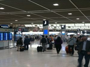  إخلاء طائرة الخطوط الجوية البريطانية في باريس كان سببه “إنذار كاذب”.