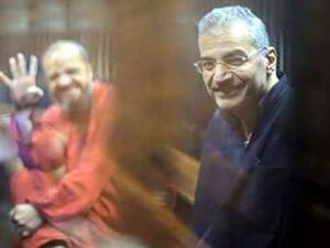 انسحاب عضوي الدفاع في محاكمة مرسي 