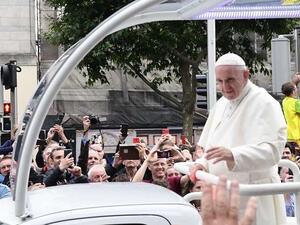 رئيس الكنيسة الكاثوليكية، البابا فرنسيس خلال زيارته لايرلندا