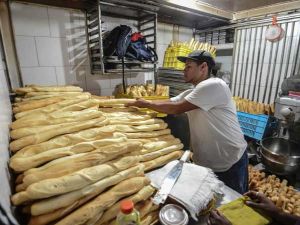 في فنزويلا، يشمل النقص 68 بالمئة من المواد الاساسية والتضخم يرتفع بلا ضابط 