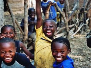 تحرير 48 طفلا من الرق في مداهمات على مزارع في حزام الكاكاو بغرب ساحل العاج