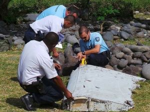 حطام عثر عليه في موزمبيق له صلة برحلة الطائرة الماليزية المفقودة "إم إتش 370"