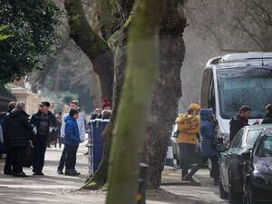 حافلات تقل العاملين بالسفارة الروسية في لندن