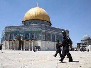 قبة الصخرة، داخل المسجد الأقصى