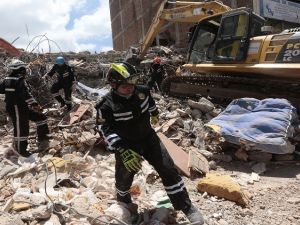 يقدر حجم الضرر الناجم عن الزلزال بـ3 مليارات دولار