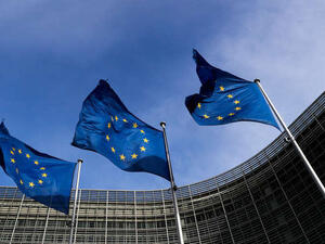 الاتحاد الأوروبي وفرنسا وألمانيا وبريطانيا يعربون عن أسفهم للعقوبات الأمريكية الجديدة على إيران